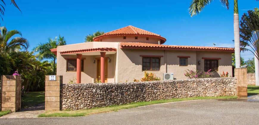 Casa en Cerdanyola con dos plantas, piscina y 350m de jardín