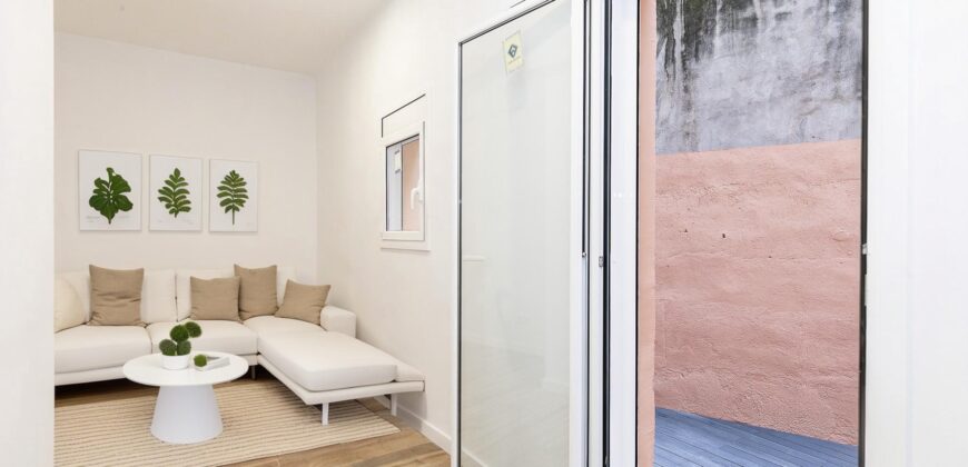 Premises, adapted to housing located on the ground floor with direct access to the YARD.