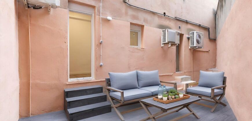 Premises, adapted to housing located on the ground floor with direct access to the YARD.