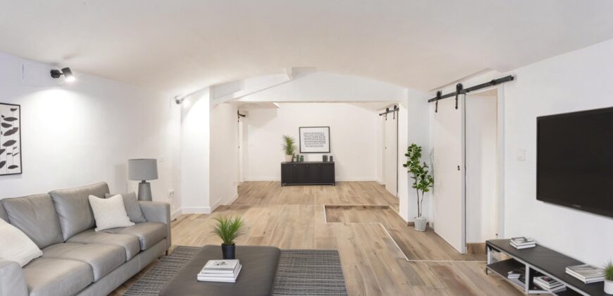 Premises, adapted to housing located on the ground floor with direct access to the YARD.