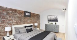 Premises, adapted to housing located on the ground floor with direct access to the YARD.