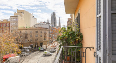 Coqueto piso de diseño con bonitas vistas de la Sagrada Familia. OPORTUNIDAD