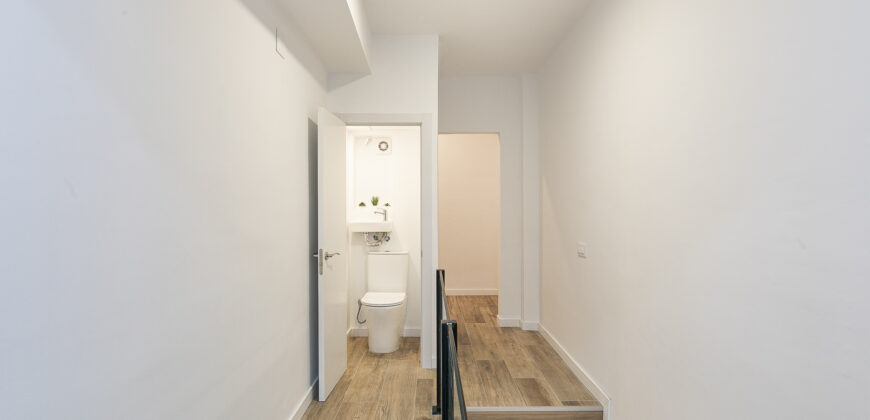 Premises, adapted to housing located on the ground floor with direct access to the YARD.