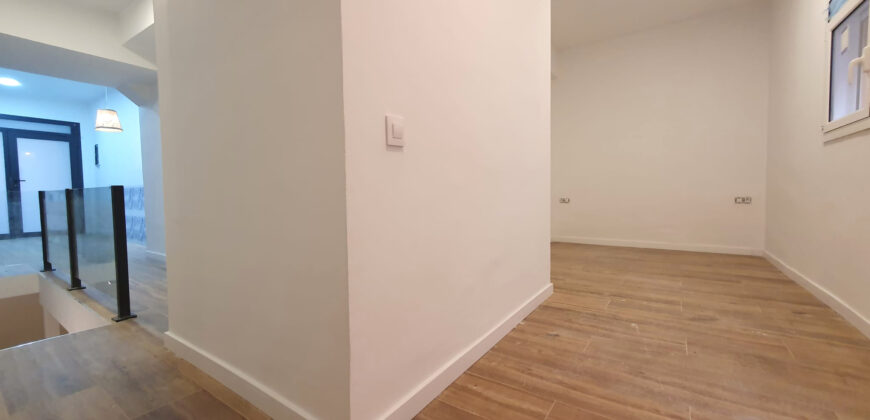 Premises, adapted to housing located on the ground floor with direct access to the YARD.