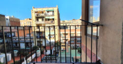 OPORTUNIDAD. Piso ALTO Y MUY SOLEADO con 4 habitaciones y DOS BALCONES junto Passeig Sant Joan y Plaça Tetuan. 