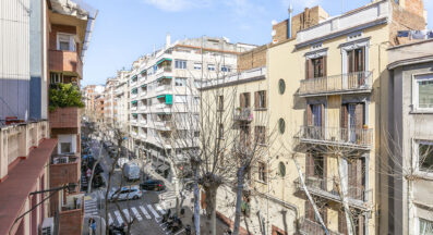 Spacious and bright apartment next to TURÓ PARK and FRANCESC MACIÀ.