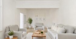 OPORTUNIDAD. Piso ALTO Y MUY SOLEADO con 4 habitaciones y DOS BALCONES junto Passeig Sant Joan y Plaça Tetuan. 