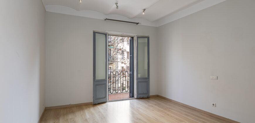 Coqueto piso de diseño con bonitas vistas de la Sagrada Familia. OPORTUNIDAD