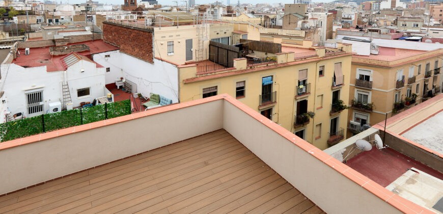 ÁTICO DE OBRA NUEVA con preciosa terraza a nivel en Ronda Sant Antoni. (Ático 2)
