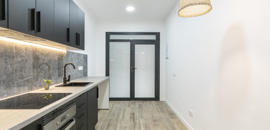 Premises, adapted to housing located on the ground floor with direct access to the YARD.