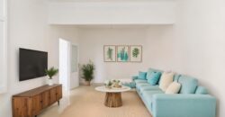 OPORTUNIDAD. Piso ALTO Y MUY SOLEADO con 4 habitaciones y DOS BALCONES junto Passeig Sant Joan y Plaça Tetuan. 