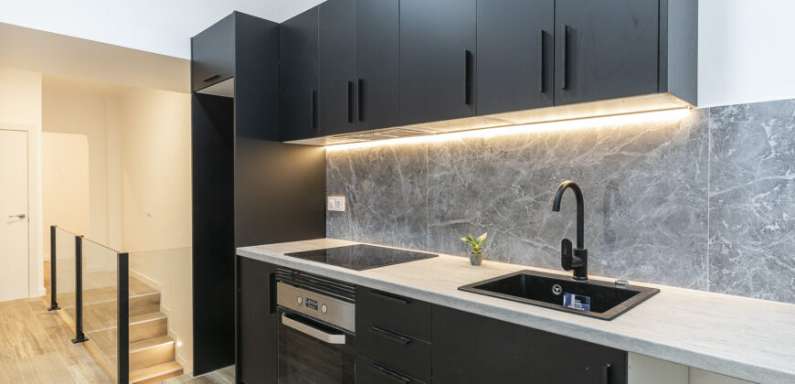 Premises, adapted to housing located on the ground floor with direct access to the YARD.