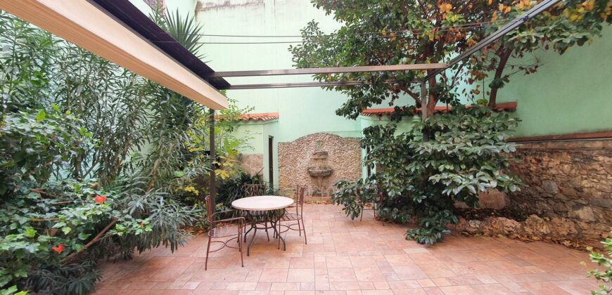 Exclusiva planta principal con jardín privado en Eixample Derecho