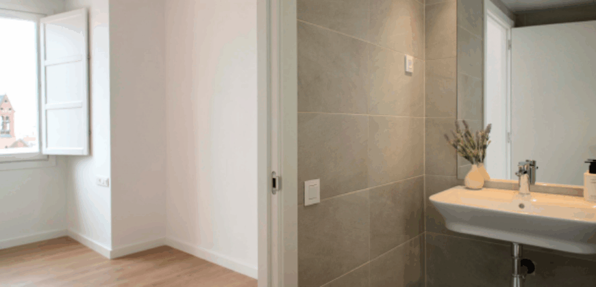 ÁTICO DE OBRA NUEVA con preciosa terraza a nivel en Ronda Sant Antoni. (Ático 2)