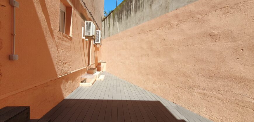 Premises, adapted to housing located on the ground floor with direct access to the YARD.