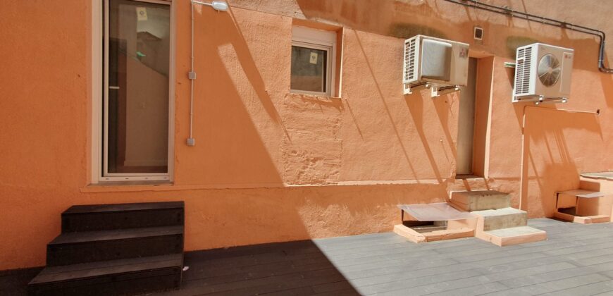 Premises, adapted to housing located on the ground floor with direct access to the YARD.