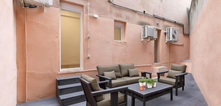 Premises, adapted to housing located on the ground floor with direct access to the YARD.