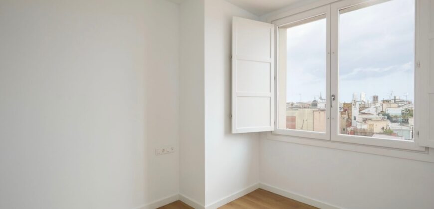NEW BUILD PENTHOUSE with beautiful terrace on the same level in Ronda Sant Antoni (Penthouse 1)