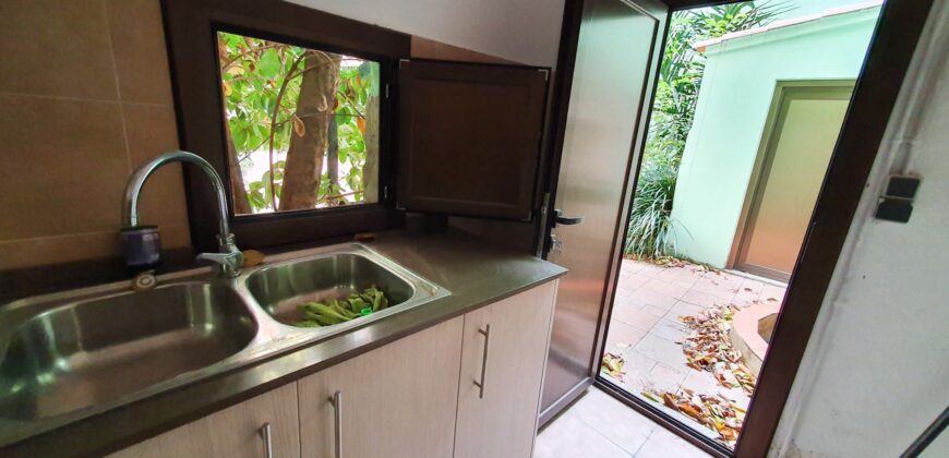 Exclusiva planta principal con jardín privado en Eixample Derecho