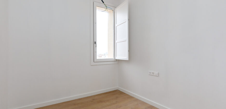 ÁTICO DE OBRA NUEVA con preciosa terraza a nivel en Ronda Sant Antoni. (Ático 2)