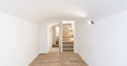 Premises, adapted to housing located on the ground floor with direct access to the YARD.