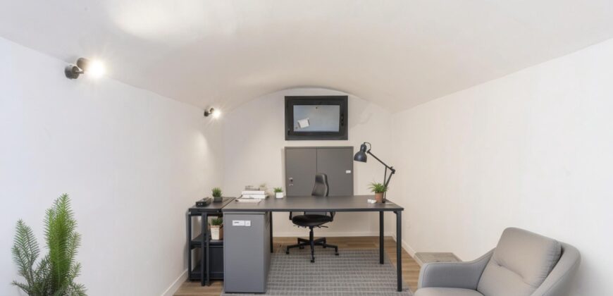 Premises, adapted to housing located on the ground floor with direct access to the YARD.