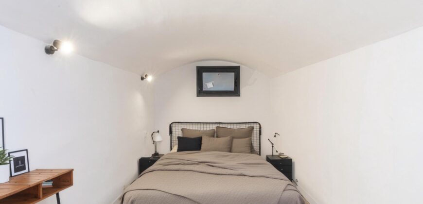 Premises, adapted to housing located on the ground floor with direct access to the YARD.