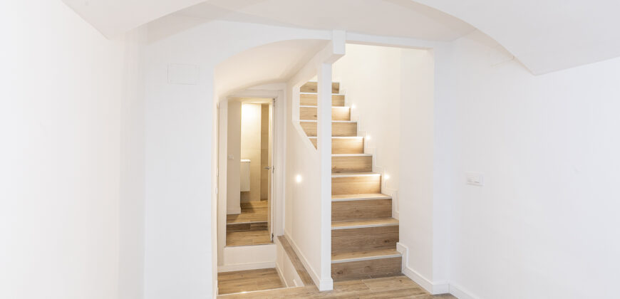 Premises, adapted to housing located on the ground floor with direct access to the YARD.