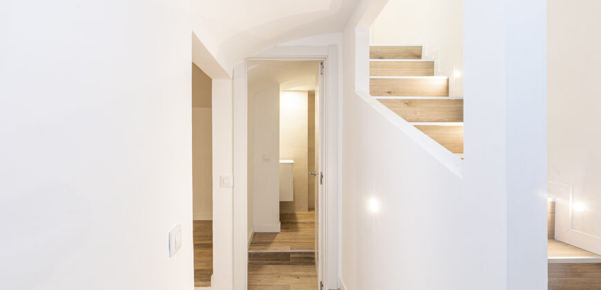 Premises, adapted to housing located on the ground floor with direct access to the YARD.