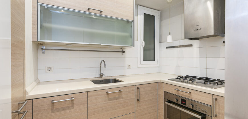 Coqueto piso de diseño con bonitas vistas de la Sagrada Familia. OPORTUNIDAD