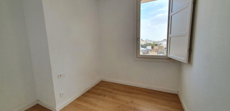 NEW BUILD PENTHOUSE with beautiful terrace on the same level in Ronda Sant Antoni (Penthouse 1)