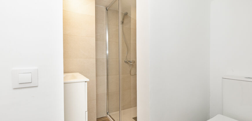 Premises, adapted to housing located on the ground floor with direct access to the YARD.