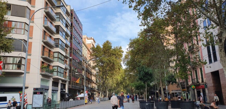 ÁTICO DE OBRA NUEVA con preciosa terraza a nivel en Ronda Sant Antoni. (Ático 2)