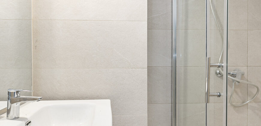 Premises, adapted to housing located on the ground floor with direct access to the YARD.