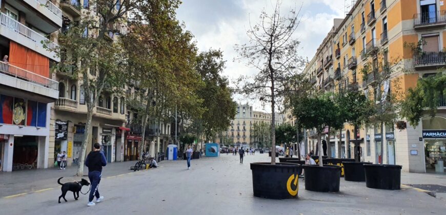 ÁTICO DE OBRA NUEVA con preciosa terraza a nivel en Ronda Sant Antoni. (Ático 2)