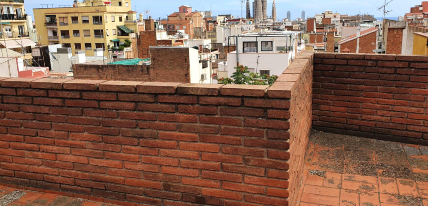 Espectacular ÀTIC a 3 vents amb 130m2 de terrasses a prop de Plaça Joanic