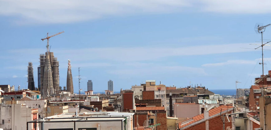 Espectacular ÀTIC a 3 vents amb 130m2 de terrasses a prop de Plaça Joanic