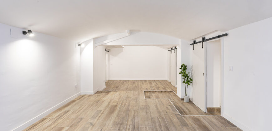 Premises, adapted to housing located on the ground floor with direct access to the YARD.