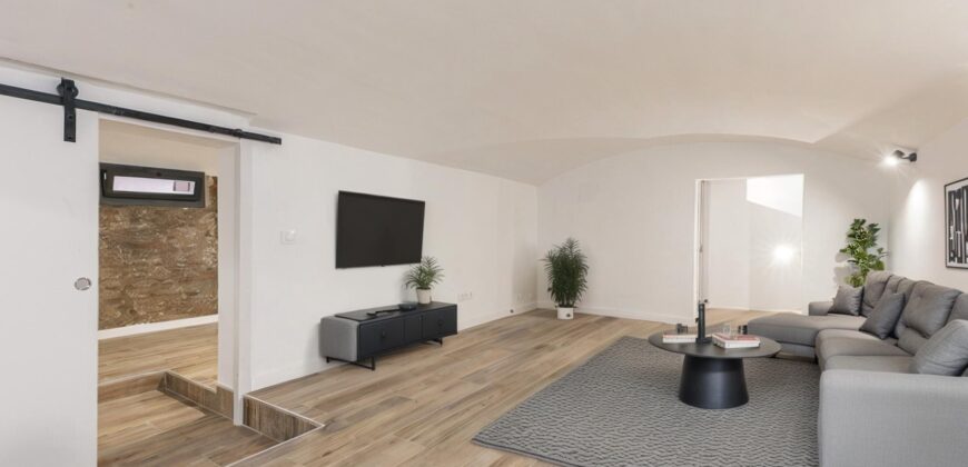 Premises, adapted to housing located on the ground floor with direct access to the YARD.