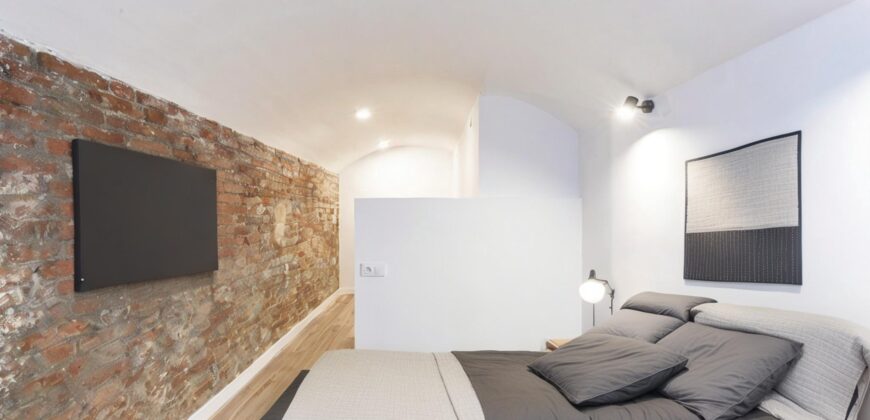 Premises, adapted to housing located on the ground floor with direct access to the YARD.