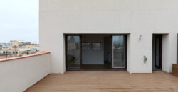 ÁTICO DE OBRA NUEVA con preciosa terraza a nivel en Ronda Sant Antoni. (Ático 2)