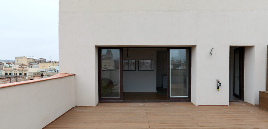 ÁTICO DE OBRA NUEVA con preciosa terraza a nivel en Ronda Sant Antoni. (Ático 2)