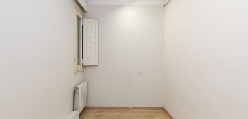 Coqueto piso de diseño con bonitas vistas de la Sagrada Familia. OPORTUNIDAD