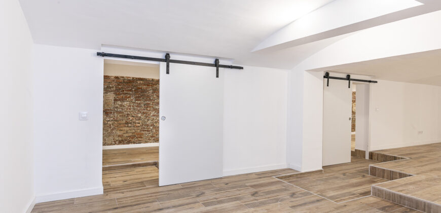 Premises, adapted to housing located on the ground floor with direct access to the YARD.