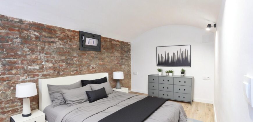 Premises, adapted to housing located on the ground floor with direct access to the YARD.