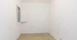 OPORTUNIDAD. Piso ALTO Y MUY SOLEADO con 4 habitaciones y DOS BALCONES junto Passeig Sant Joan y Plaça Tetuan. 