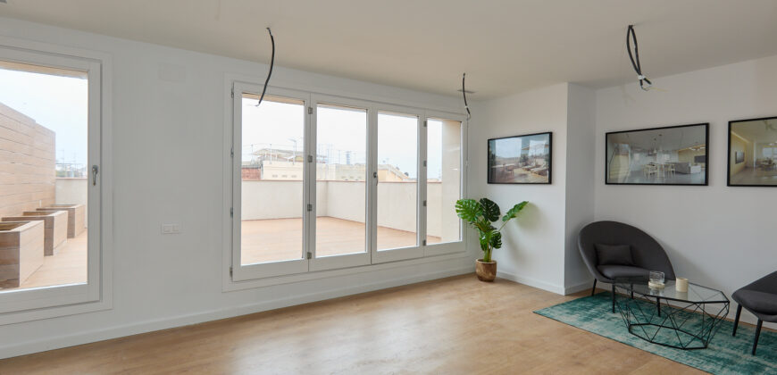 ÁTICO DE OBRA NUEVA con preciosa terraza a nivel en Ronda Sant Antoni. (Ático 2)