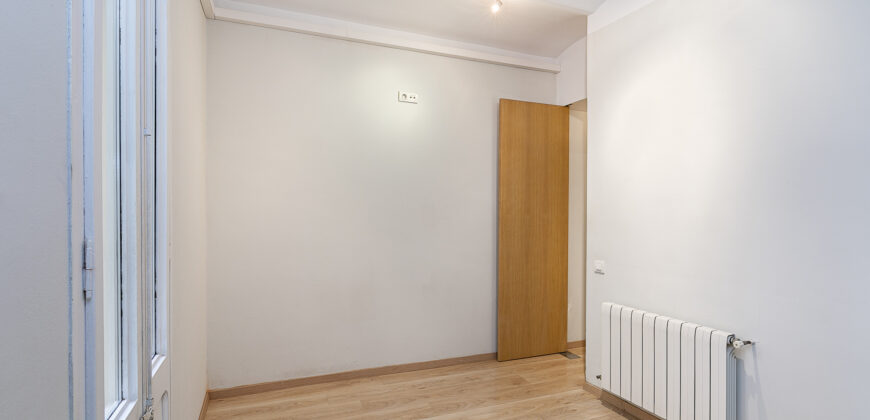 Coqueto piso de diseño con bonitas vistas de la Sagrada Familia. OPORTUNIDAD