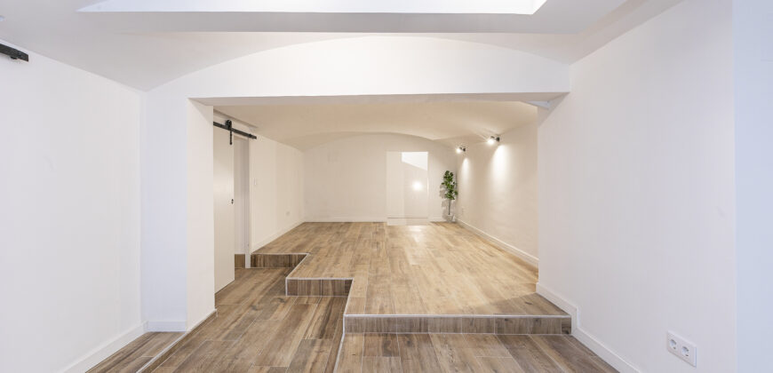 Premises, adapted to housing located on the ground floor with direct access to the YARD.