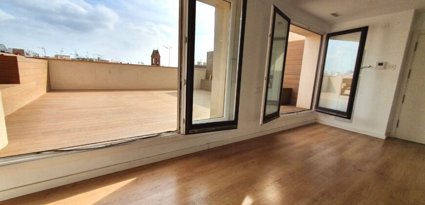 NEW BUILD PENTHOUSE with beautiful terrace on the same level in Ronda Sant Antoni (Penthouse 1)